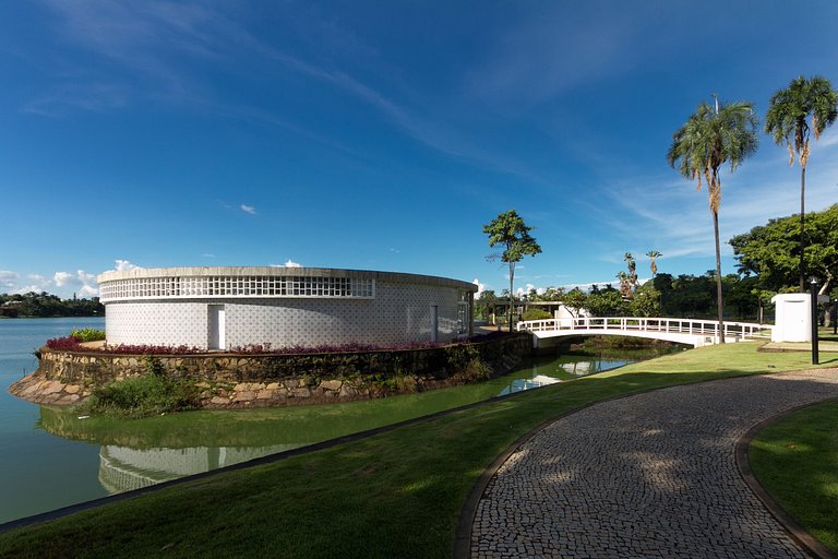 Flat on the Lagoa da Pampulha waterfront •