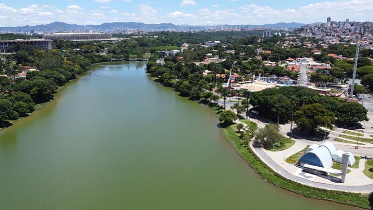 Flat na orla da Lagoa da Pampulha • Piscina na