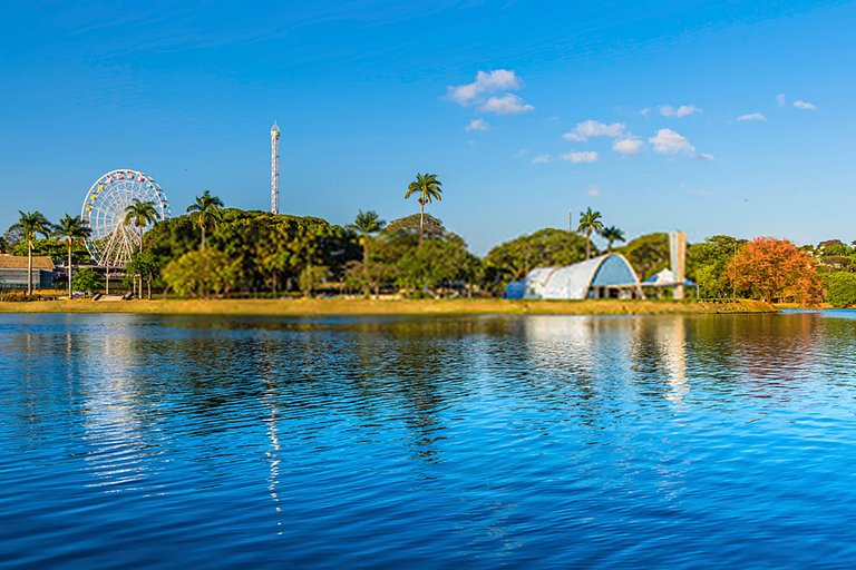 Flat na orla da Lagoa da Pampulha • Piscina na