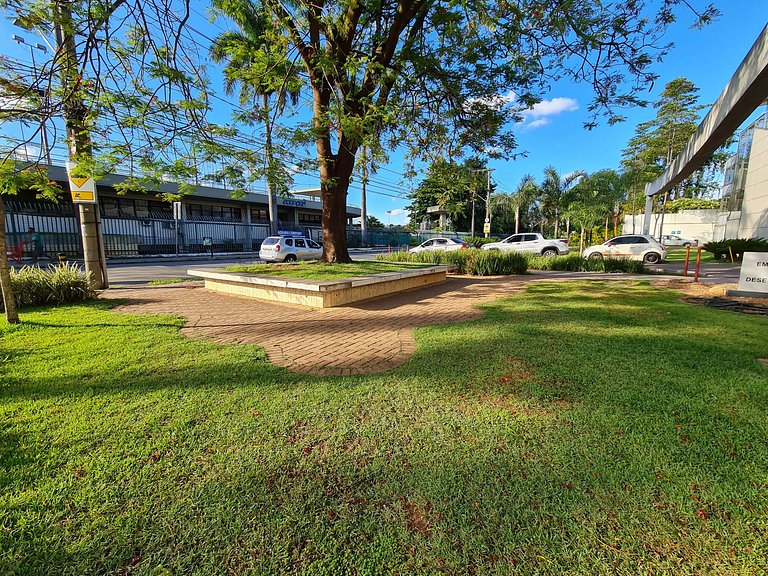 Flat na orla da Lagoa da Pampulha • Piscina na