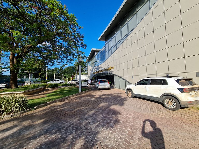 Flat on the Lagoa da Pampulha waterfront •