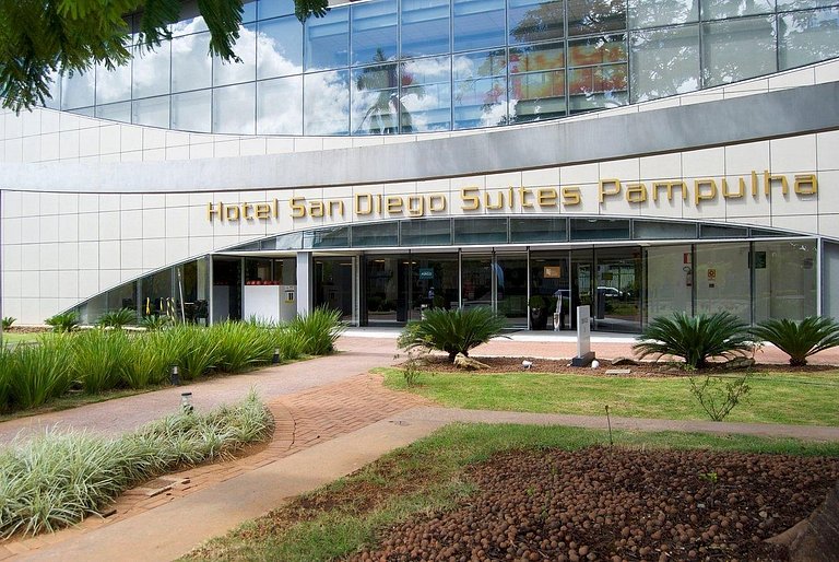 Flat on the Lagoa da Pampulha waterfront •