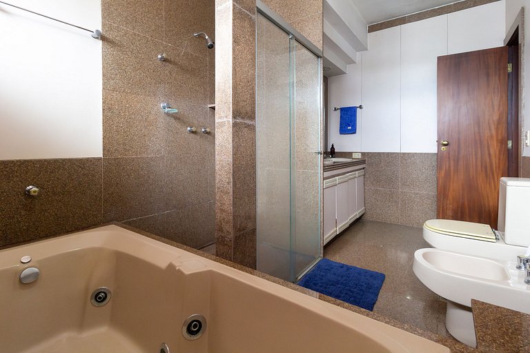 Suíte Queen com Jacuzzi e Vista para a Lagoa da Pampulha