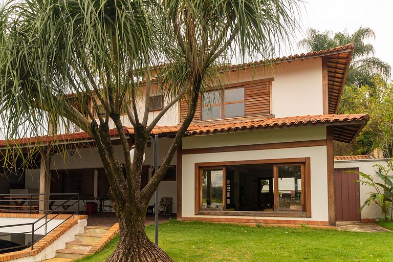 Queen Suite with Jacuzzi and Views of Lagoa da Pampulha