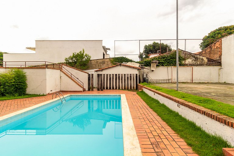 Suíte p/ 4 pessoas c/ Piscina.