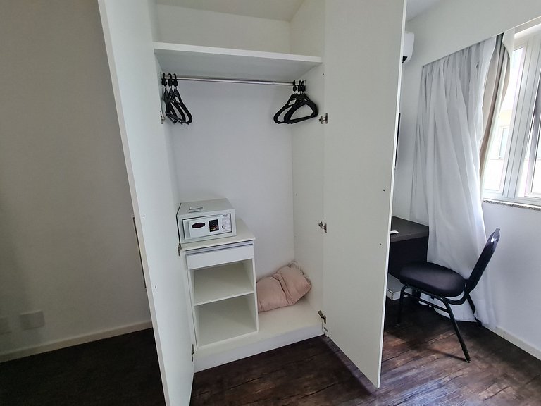 Flat on the Lagoa da Pampulha waterfront •