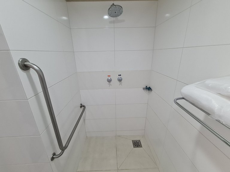 Flat on the Lagoa da Pampulha waterfront •