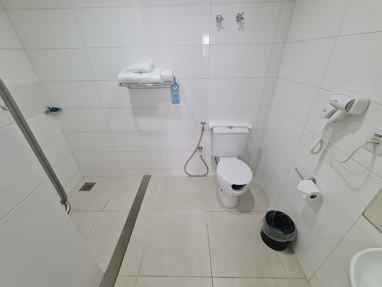 Flat on the Lagoa da Pampulha waterfront •