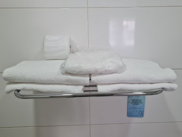 Flat na orla da Lagoa da Pampulha • Piscina na