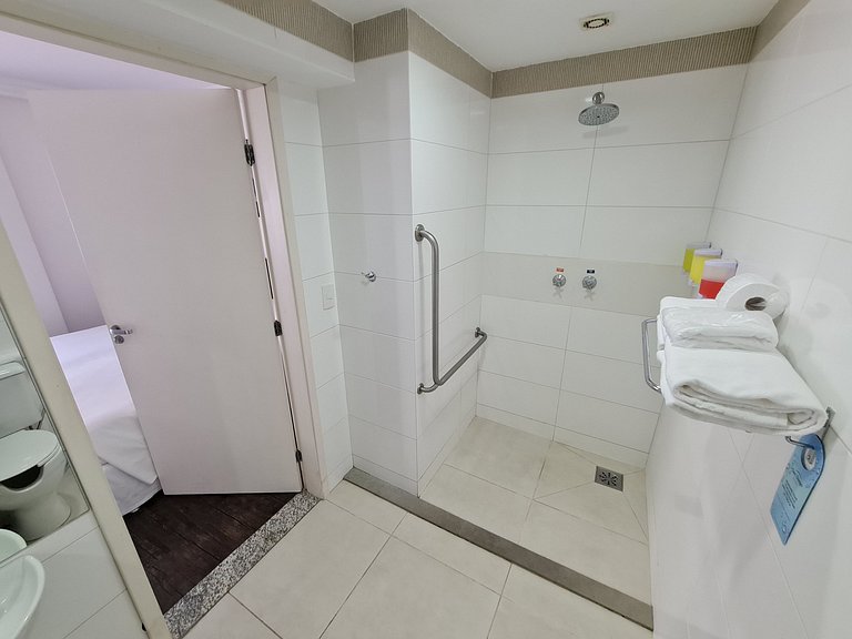 Flat on the Lagoa da Pampulha waterfront •