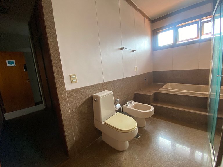 Suíte Queen com Jacuzzi e Vista para a Lagoa da Pampulha