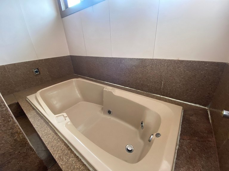 Suíte Queen com Jacuzzi e Vista para a Lagoa da Pampulha