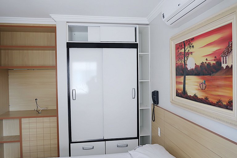 10-min walk to Hot Park | Quiet apartment with parking space
