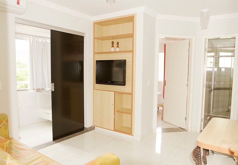 10-min walk to Hot Park | Quiet apartment with parking space