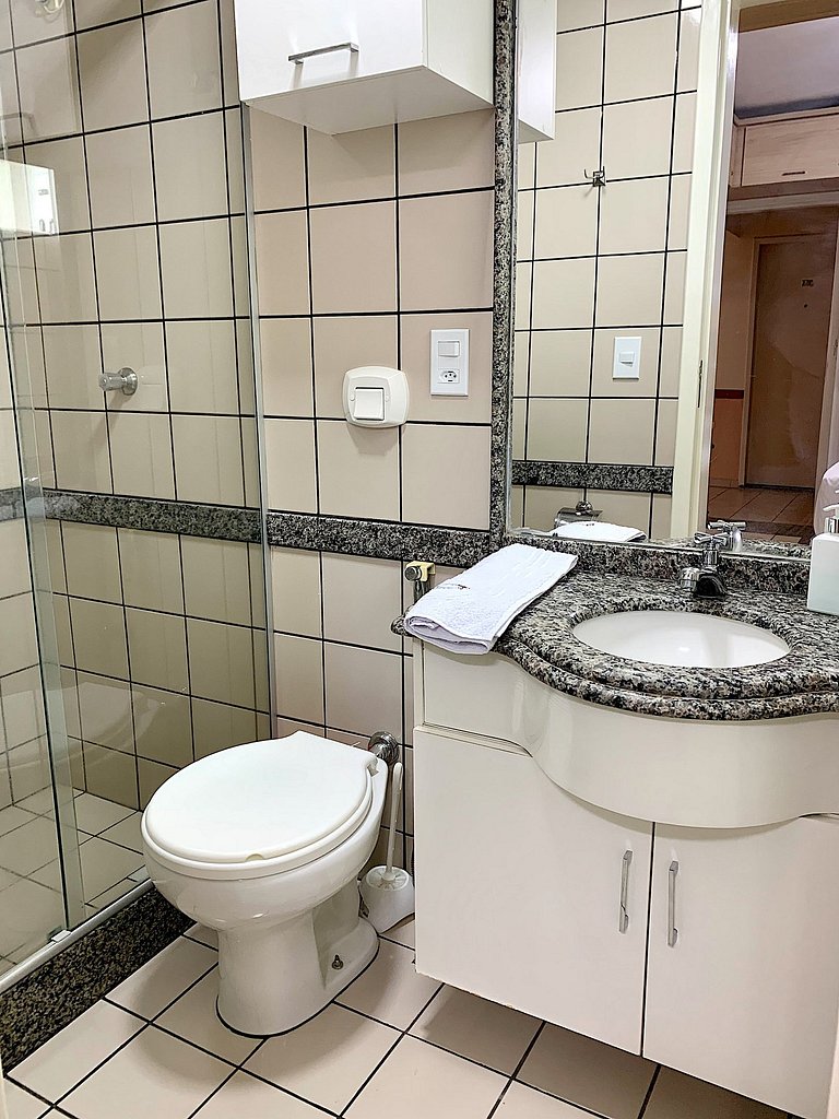 10-min walk to Hot Park | Quiet apartment with parking space