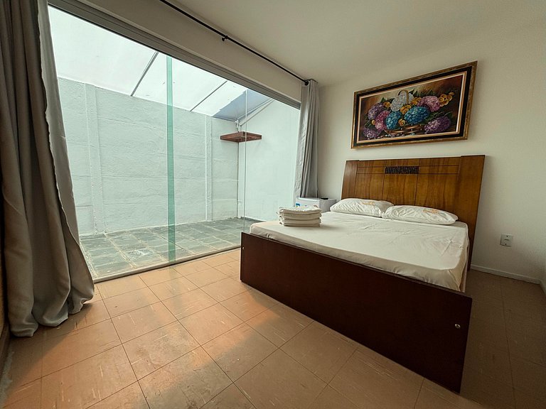 Quarto Moderno na Pampulha • Smart TV, Varanda e Piscina, em