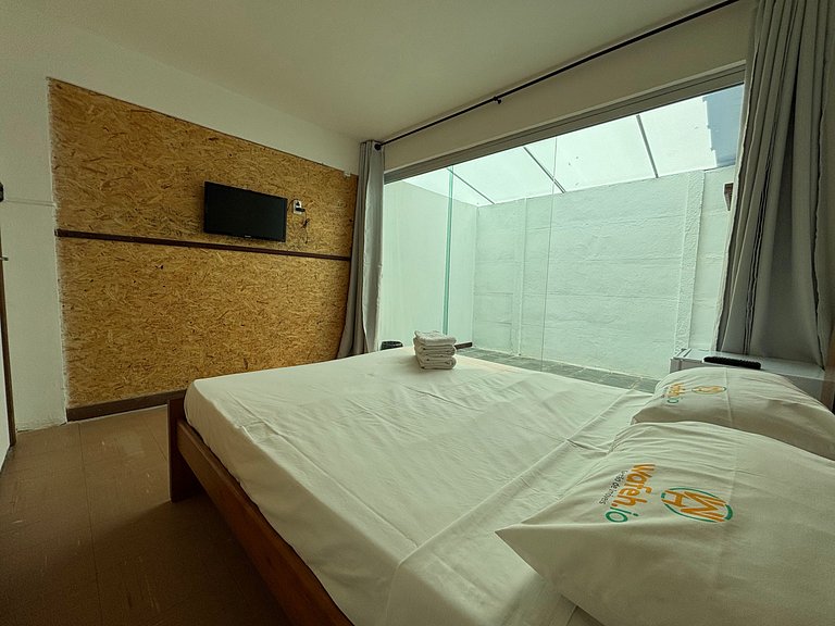 Quarto Moderno na Pampulha • Smart TV, Varanda e Piscina, em