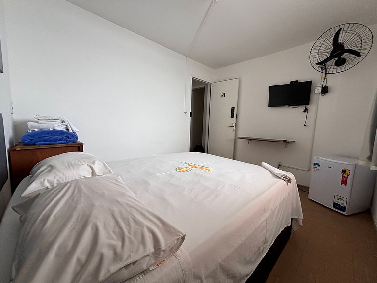 Quarto confortável C/ Smart TV e Frigobar
