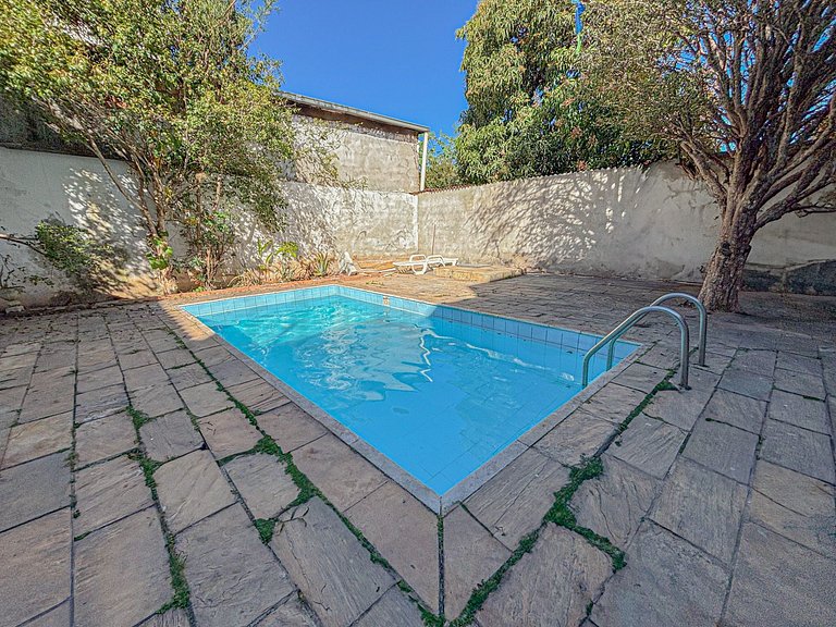 Refúgio C/ Piscina e Churrasqueira P/ 14 Pessoas