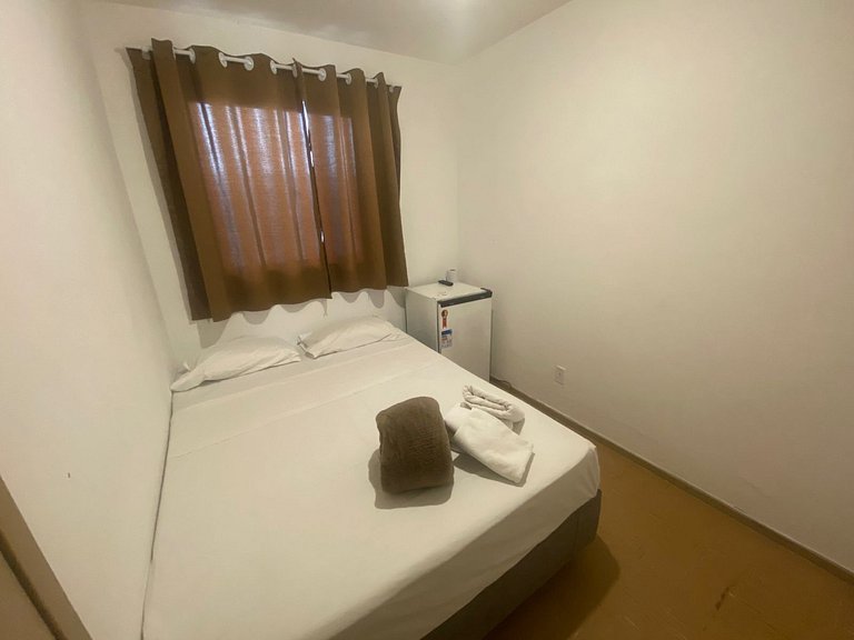 Quarto aconchegante na Pampulha - Piscina, Smart TV e frigob