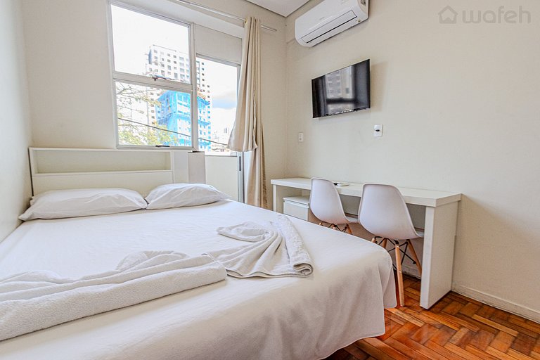 Cozy Retreat in Prado | Balcony with a View, Full