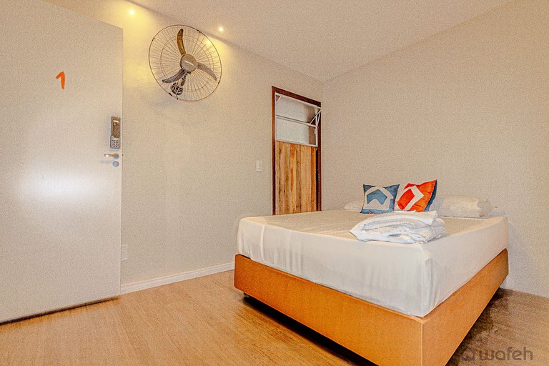 Quarto Charmoso em Madeira de Lei a 2 min da Av.