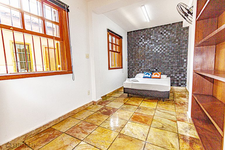 Quarto espaçoso na Fleming