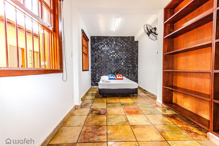 Quarto espaçoso na Fleming