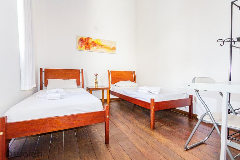 Quarto Individual Econômico Banheiro Compartilhado