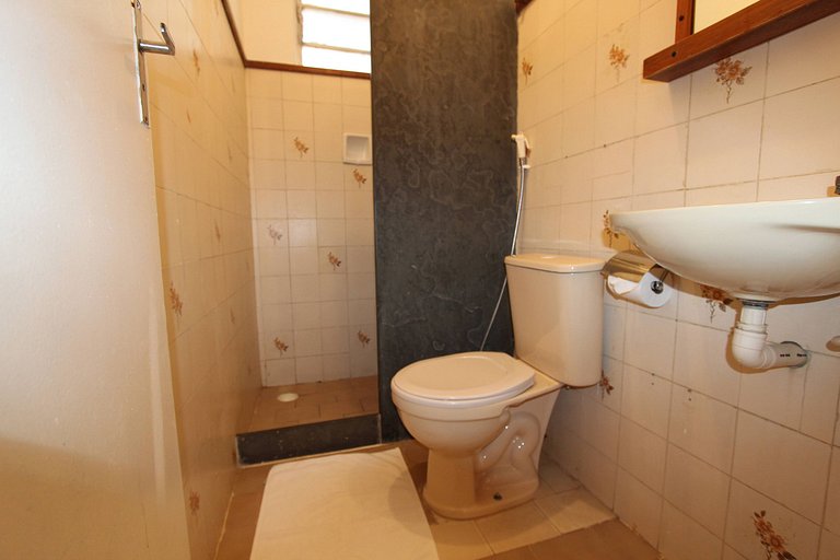 Quiet Triple Suite + Free Breakfast