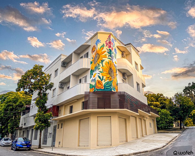 Cozy Retreat in Prado | Balcony with a View, Full