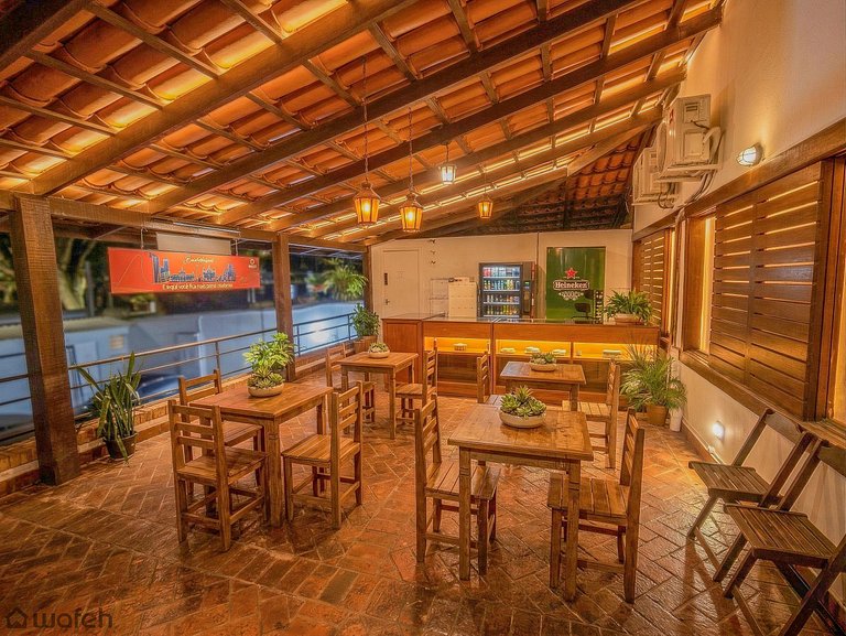Suíte para quatro pessoas na Pampulha com piscina e vista pa