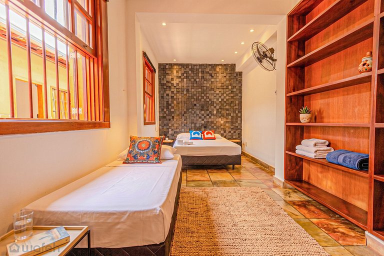 Quarto espaçoso na Fleming