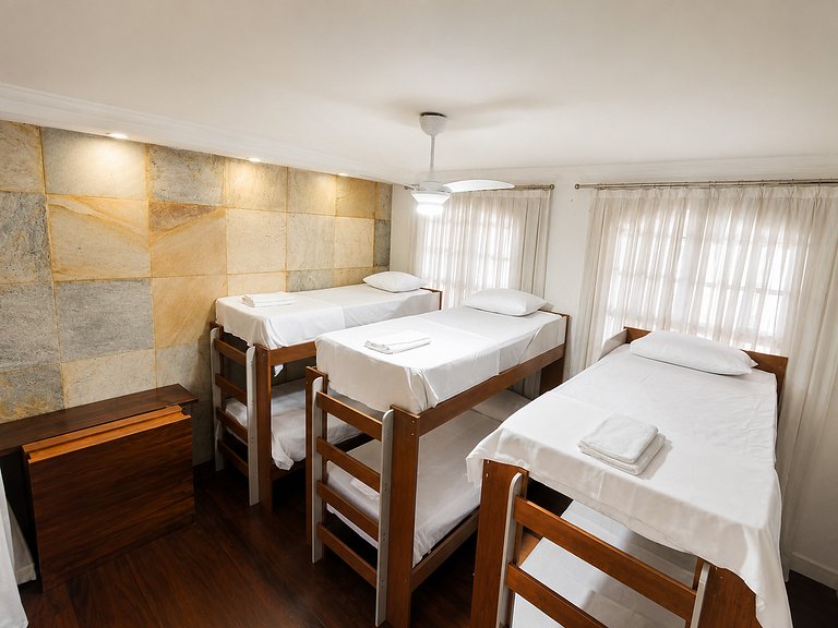 Quarto Aconchegante para Grupos - 6 Camas