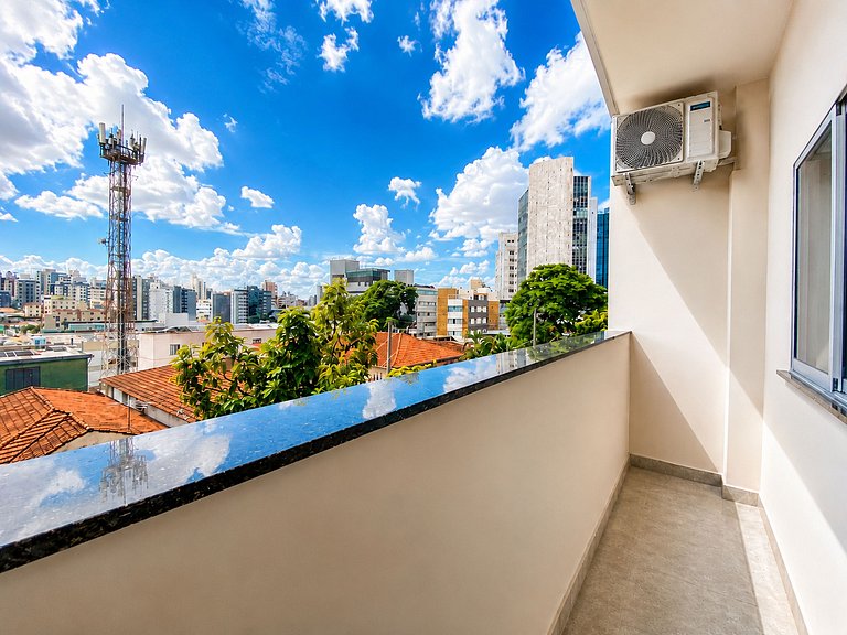 Apto no Prado com Varanda e Cozinha • Perto de
