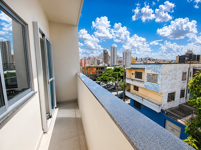 Apto no Prado com Varanda e Cozinha • Perto de